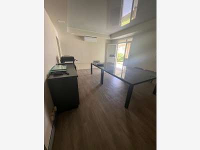 A vendre locaux commerciaux 300m² à Ducos