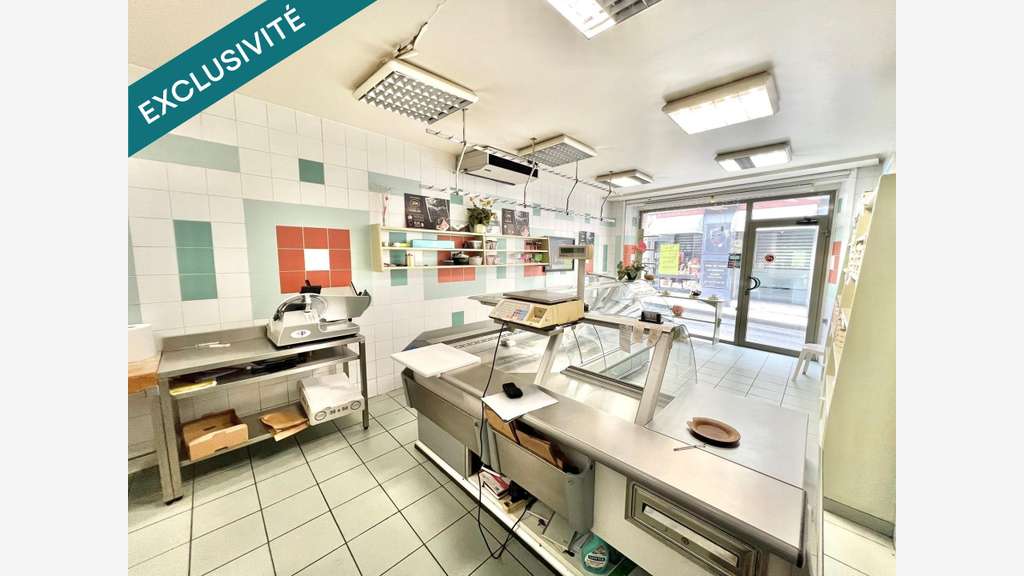 MAGASIN CHARCUTERIE -TRAITEUR AVEC APPARTEMENT A