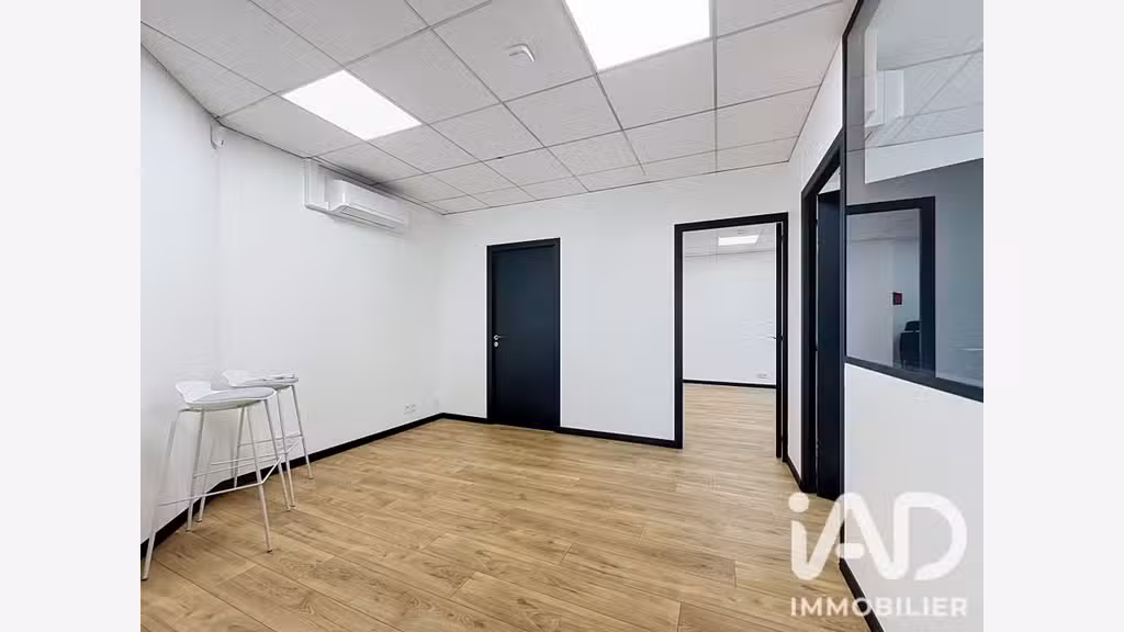 Vente bureaux rénovés 56m² à Écully hypercentre 