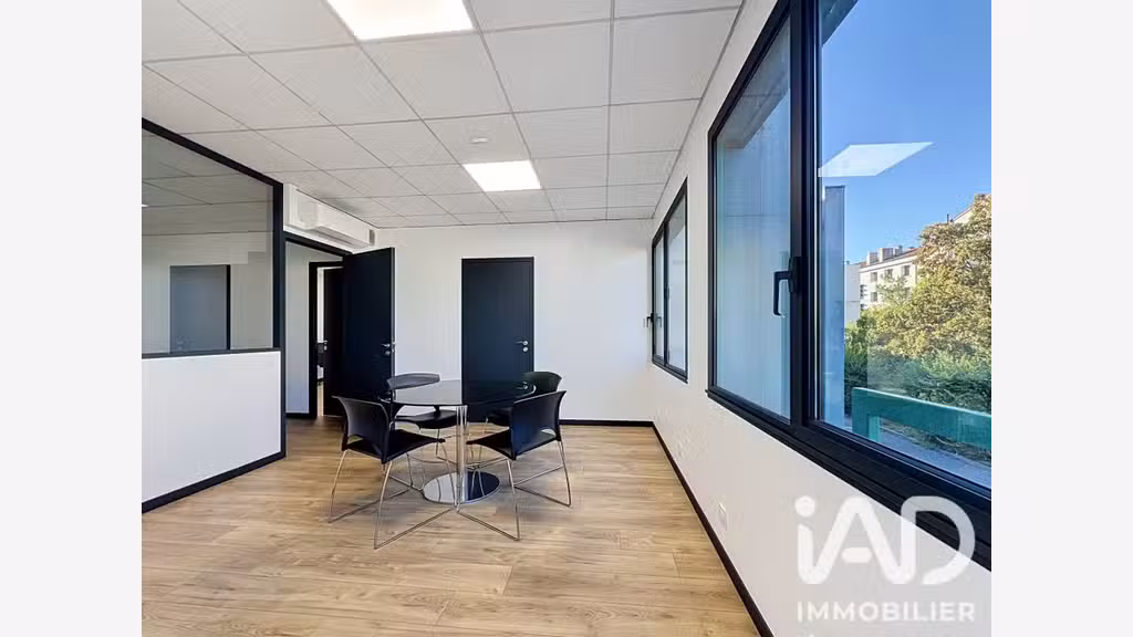 Vente bureaux rénovés 56m² à Écully hypercentre 