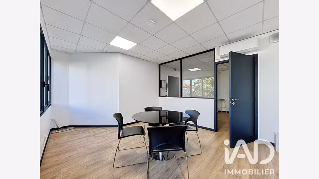 Vente bureaux rénovés 56m² à Écully hypercentre 
