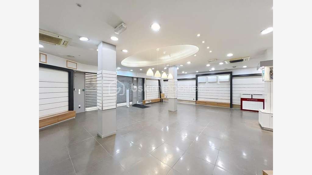 AV local commercial 186m² emplacement N°1 à Elbeuf