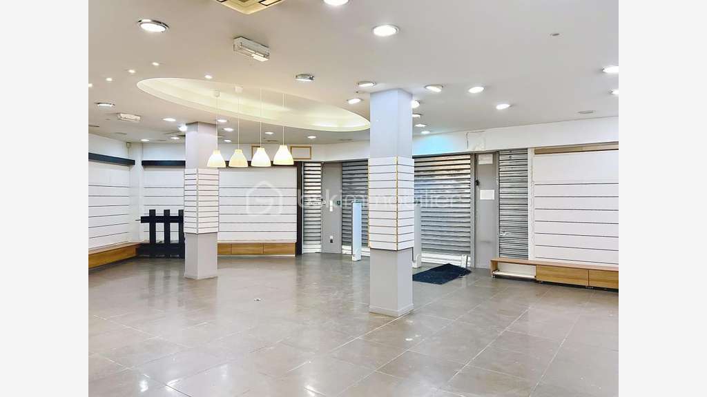 AV local commercial 186m² emplacement N°1 à Elbeuf