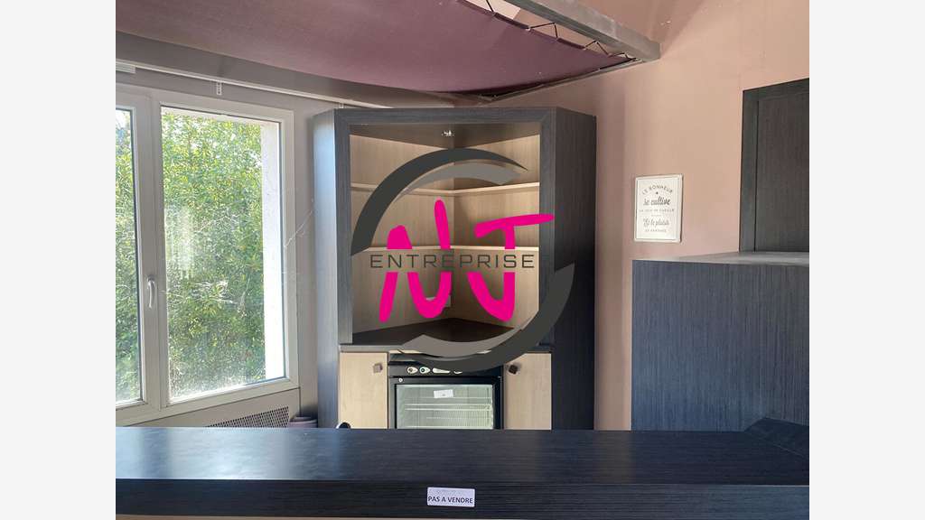 A vendre local commercial 890m² à Erdre en Anjou
