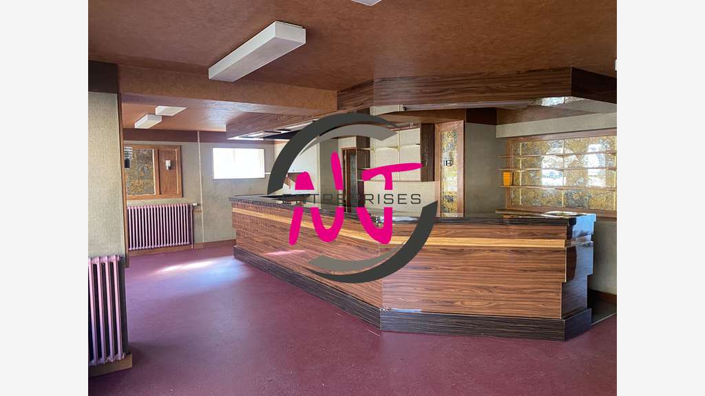 A vendre local commercial 890m² à Erdre en Anjou
