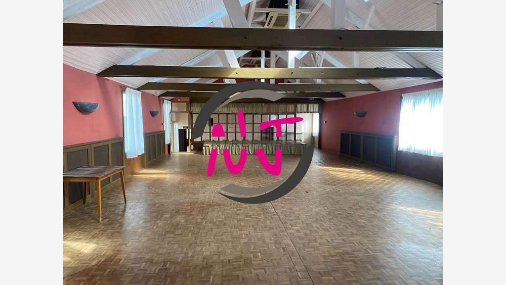 A vendre local commercial 890m² à Erdre en Anjou