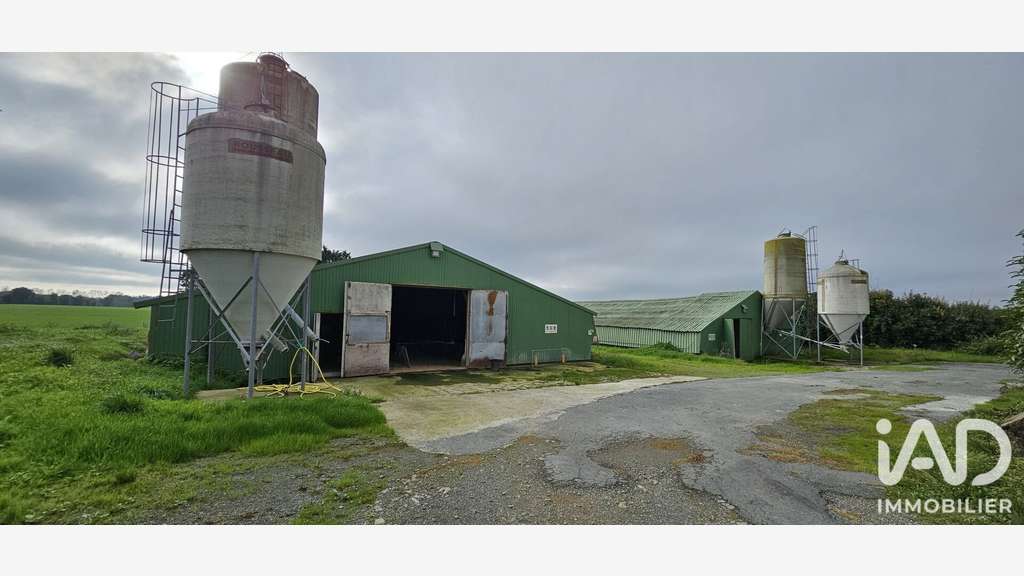 Cède site d'élevage sur 3500m² à Essarts-en-Bocage