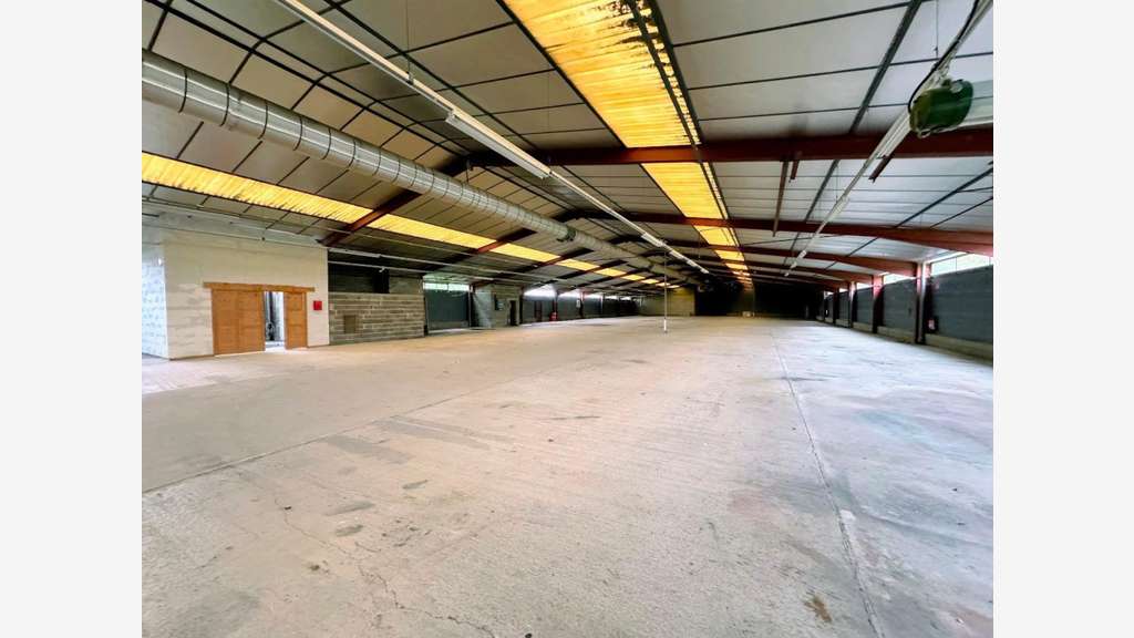 Vente bâtiment professionnel 2010m² en ZI à Étain