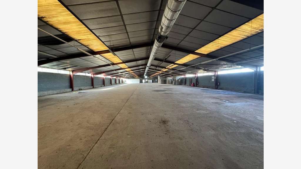 Vente bâtiment professionnel 2010m² en ZI à Étain