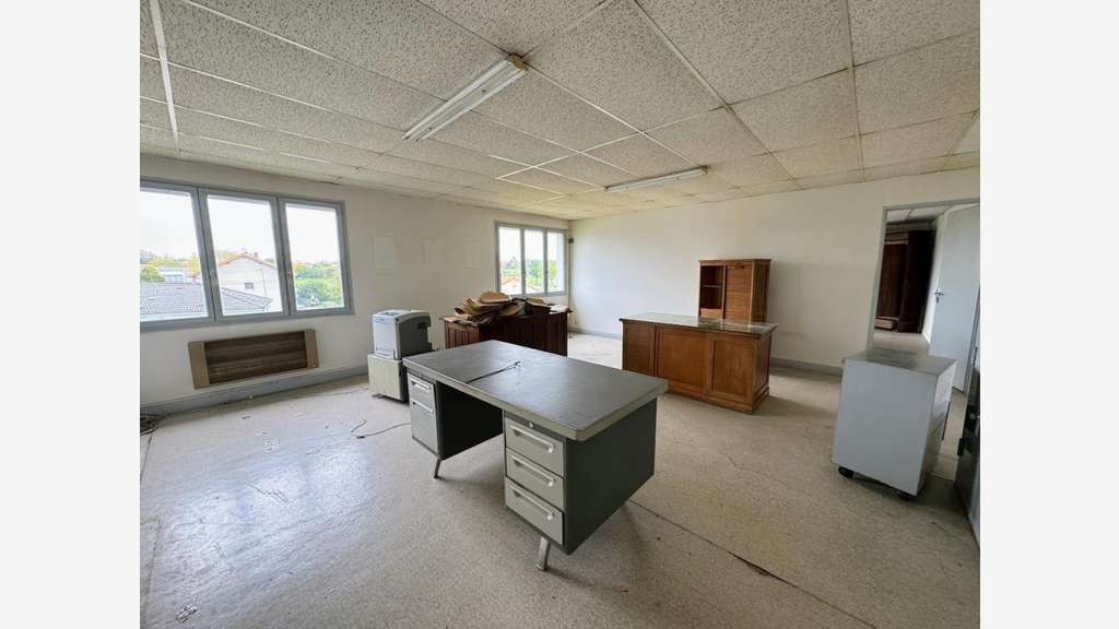 Vente bâtiment professionnel 2010m² en ZI à Étain