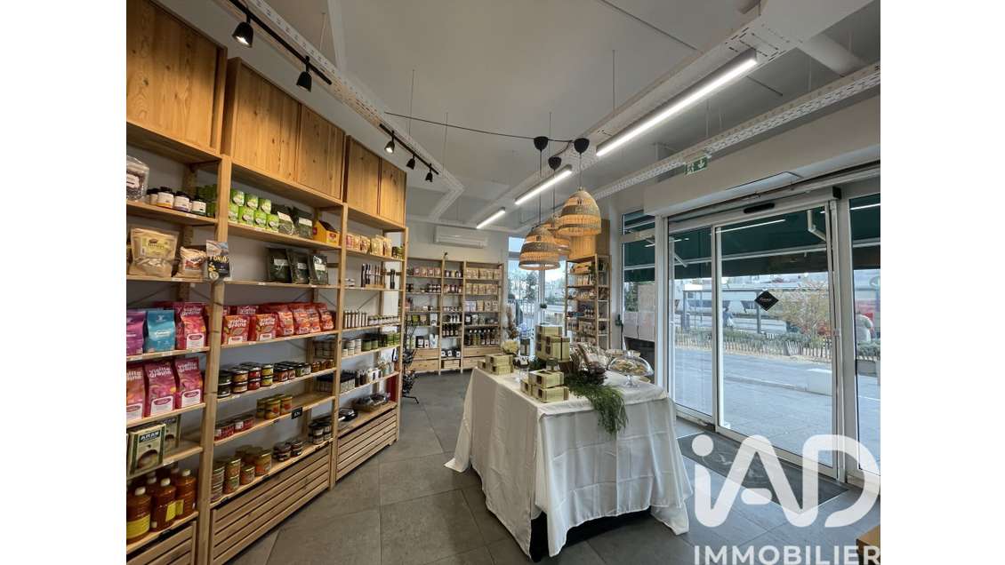 Vente local commercial 72m² devant la gare à Évry
