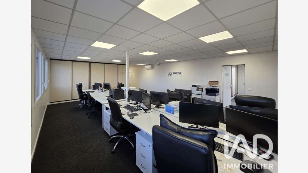 Vente bureaux clés en main 137m² à Évry