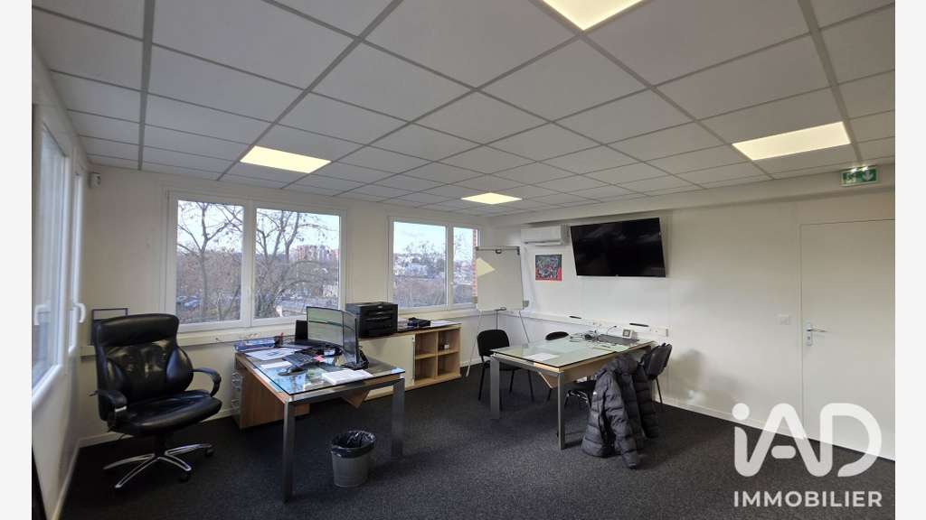 Vente bureaux clés en main 137m² à Évry