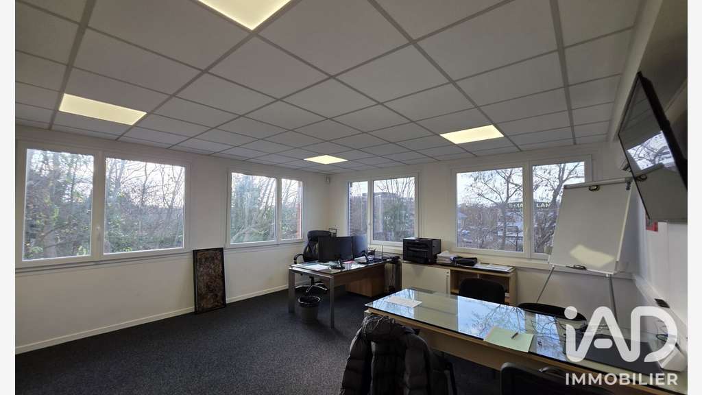 Vente bureaux clés en main 137m² à Évry