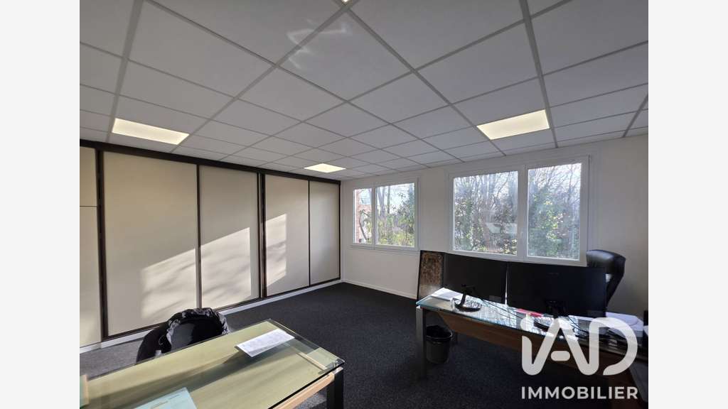 Vente bureaux clés en main 137m² à Évry