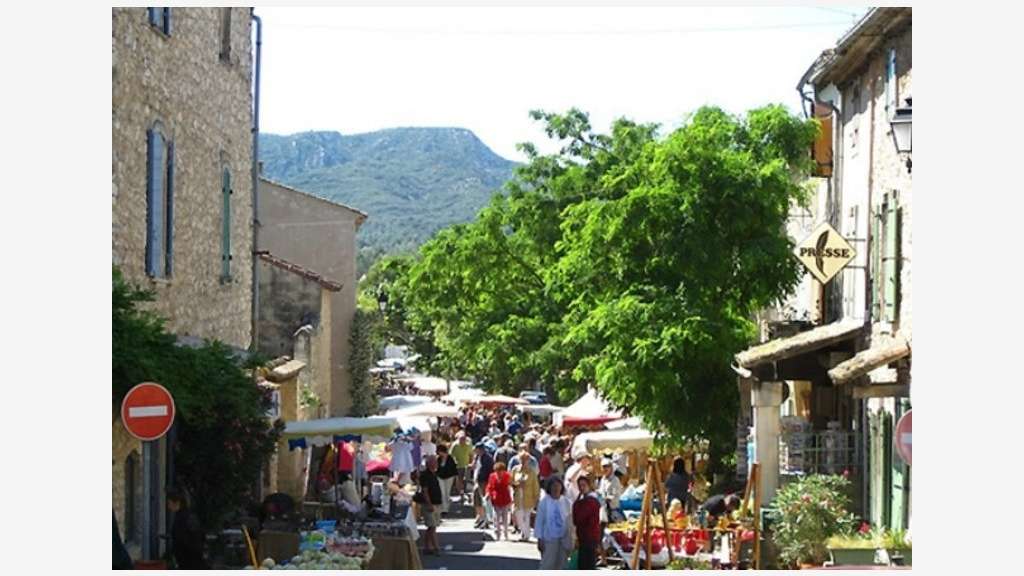 Murs commerciaux 65m² à vendre à Eygalieres centre