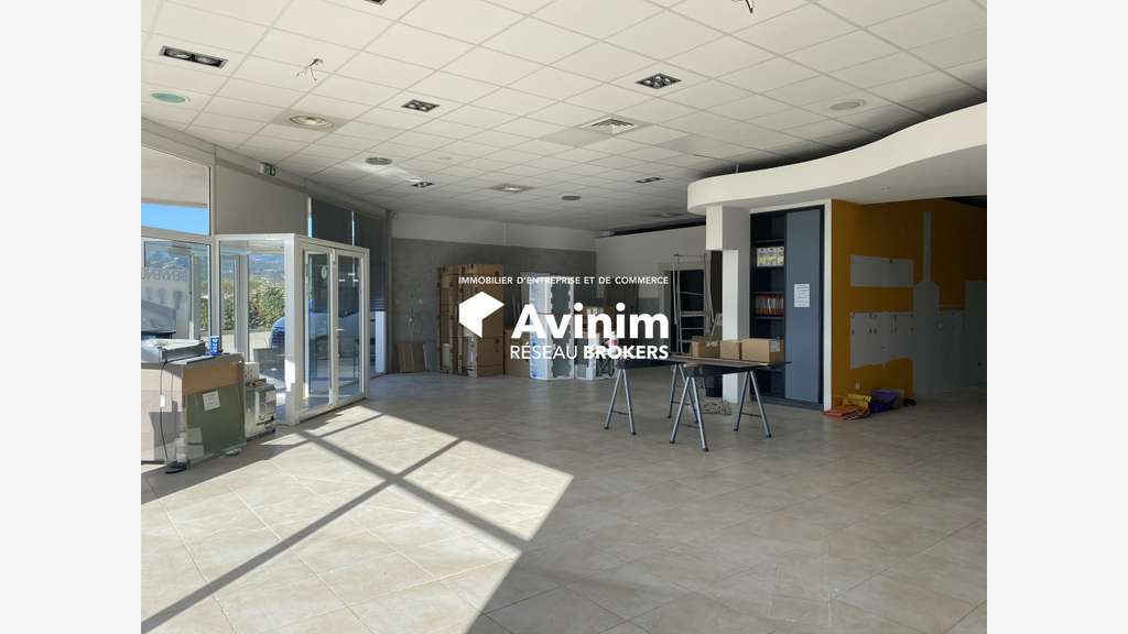 Vente local commercial 324m² à Fayence