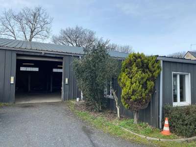 Locaux 750m² sur terrain 3600m² à Feneu