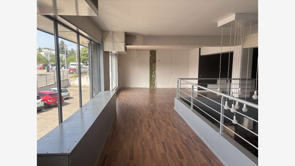 Local d'activité 500m² proche Gare de Firminy RN88