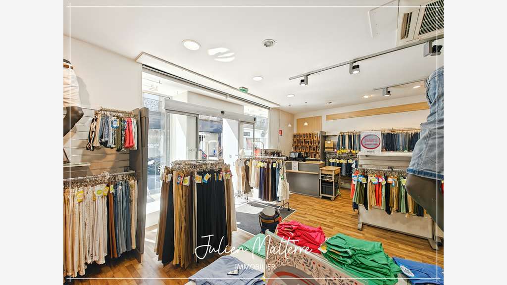 Local 130m² en empl  n°1 à vendre à Firminy Centre