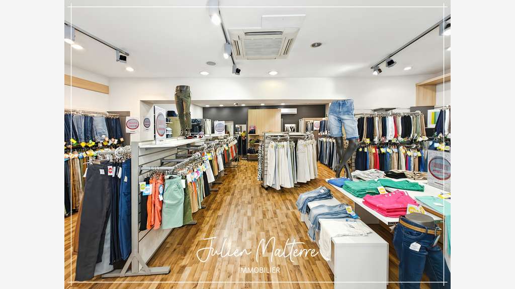 Local 130m² en empl  n°1 à vendre à Firminy Centre
