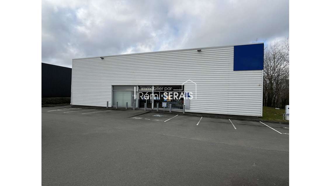 Local commercial 600 m2 - FLERS