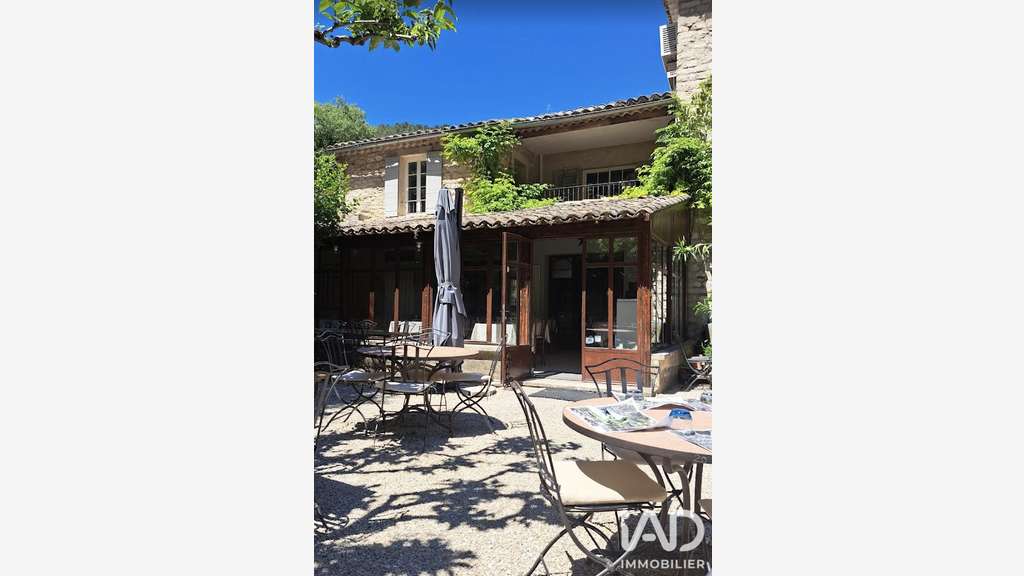 Local commercial à Fontaine-de-Vaucluse