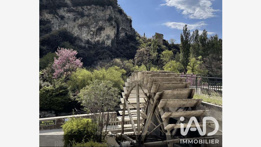 Local commercial à Fontaine-de-Vaucluse