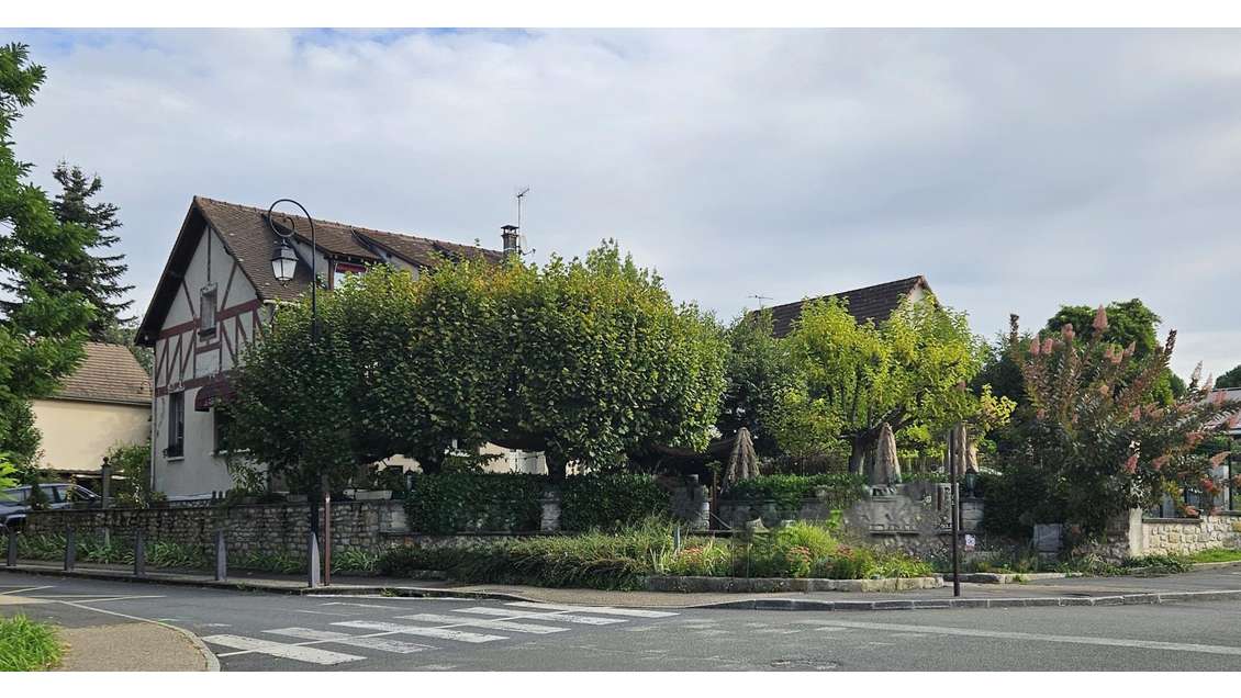 Local commercial restaurant, terrasse, appartement