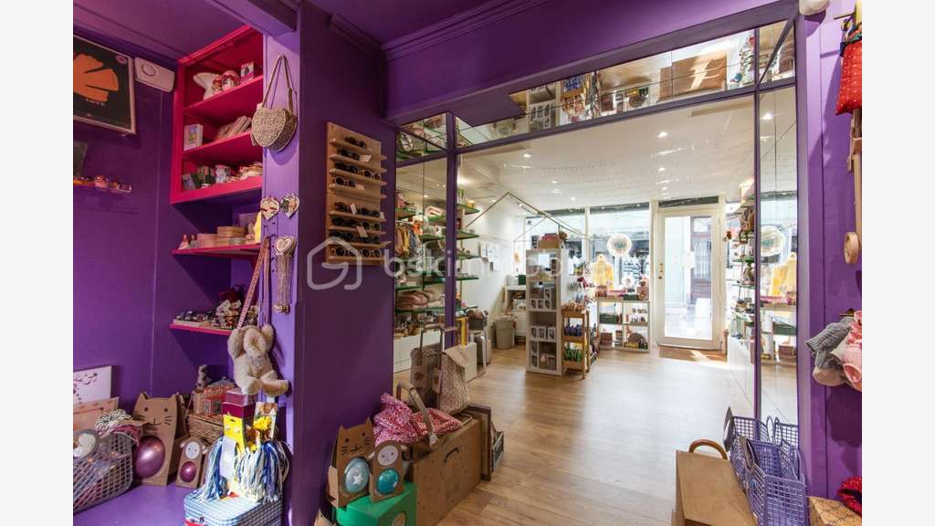 Vente boutique moderne 27m² à Fontainebleau centre