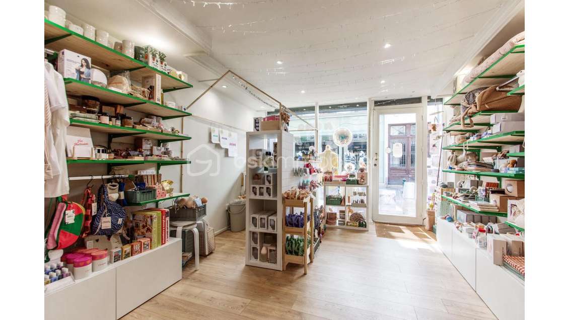Vente boutique moderne 27m² à Fontainebleau centre