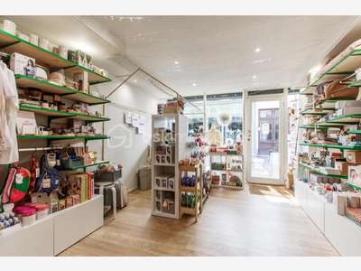 Vente boutique moderne 27m² à Fontainebleau centre