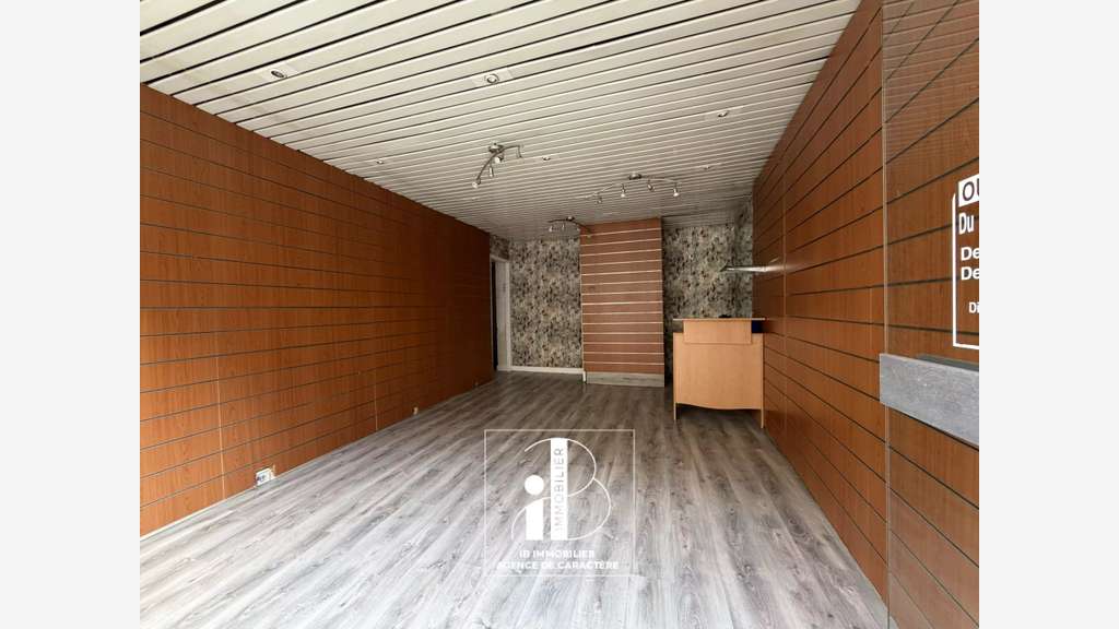 AV local 21m² avec cave 25m² Fontainebleau centre
