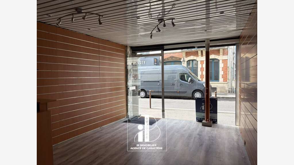 AV local 21m² avec cave 25m² Fontainebleau centre