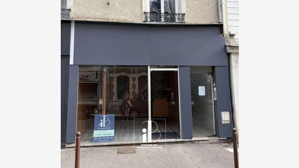 AV local 21m² avec cave 25m² Fontainebleau centre