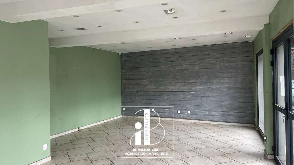 FONTAINEBLEAU AVON LOCAL de 40 M² avec SOUS-SOL d
