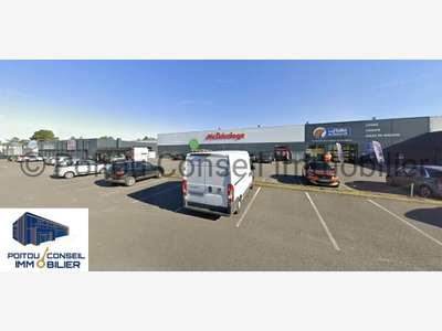Local commercial 1542m² à vendre Fontenay-le-Comte