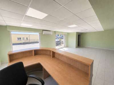 Vente local commercial 440m² à Forcalqueiret