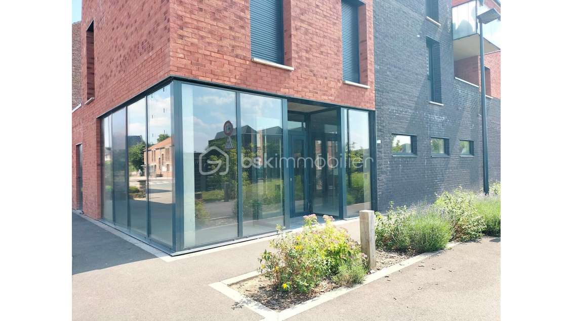Investissement clé en main local 192m² à Forest
