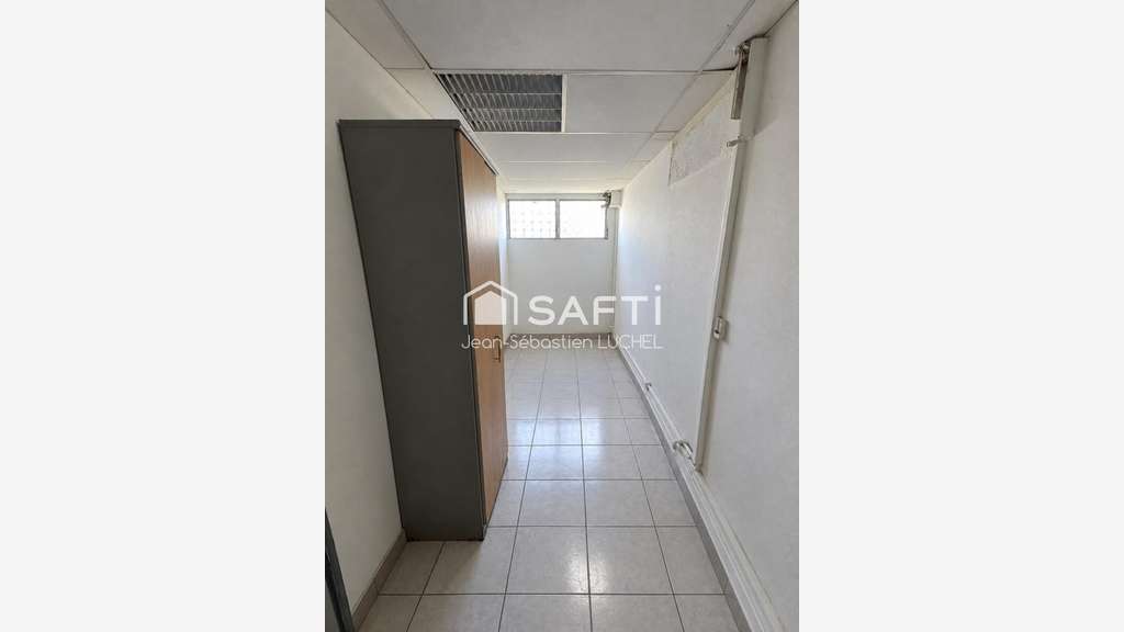 À VENDRE – LOCAL COMMERCIAL OU PROFESSIONNEL DE 10