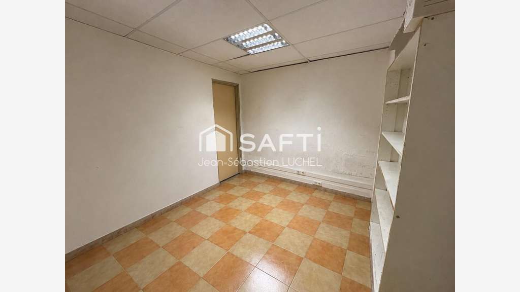 À VENDRE – LOCAL COMMERCIAL OU PROFESSIONNEL DE 10