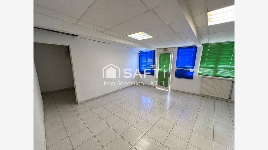 À VENDRE – LOCAL COMMERCIAL OU PROFESSIONNEL DE 10