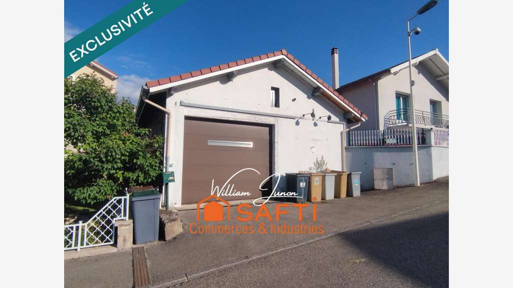 A vendre local professionnel polyvalent à Fraisses