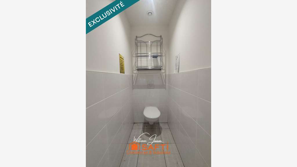 A vendre local professionnel polyvalent à Fraisses