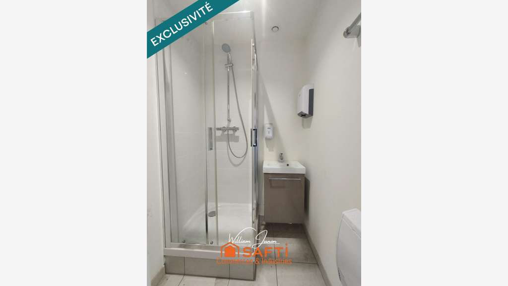 A vendre local professionnel polyvalent à Fraisses