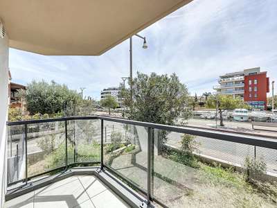 Vente local commercial 77m² face canal de Fréjus 