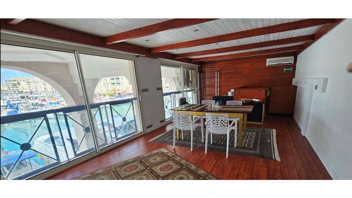 Vente murs commerciaux de 84m² à Port Fréjus