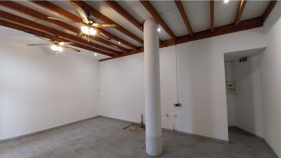 Local 36m² à vendre ou à louer à Fréjus