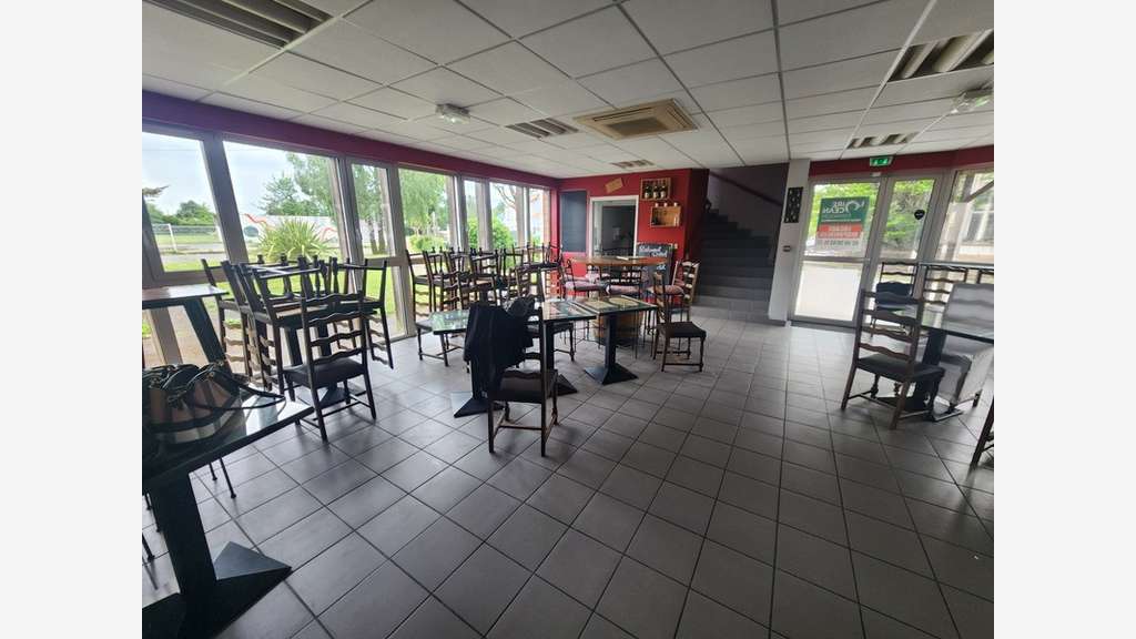 Cède murs commerciaux libres 400m² Fresnay-en-Retz