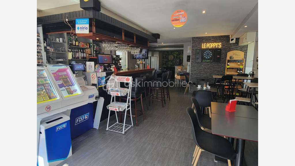 A vendre murs commerciaux bar tabac 170m² à Gael